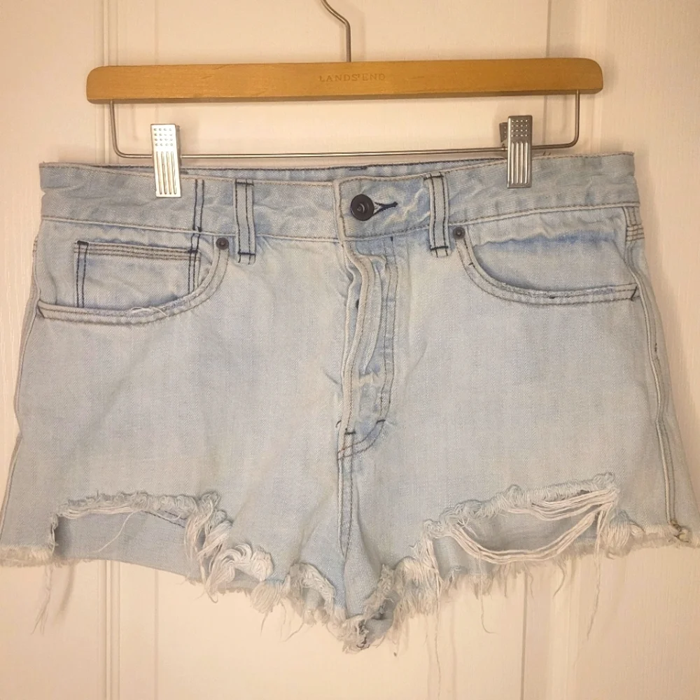 FREE PEOPLE Light Blue Distressed Denim‎ Shorts.